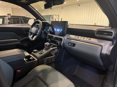 Used 2025 Toyota 4Runner Trailhunter image 11