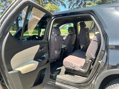 Used 2022 Chevrolet Traverse LS AWD/4WD image 5