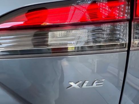 Used 2025 Toyota Corolla Cross XLE image 11