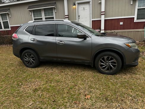 Used 2016 Nissan Rogue SV w/ SV Moonroof Package image 5