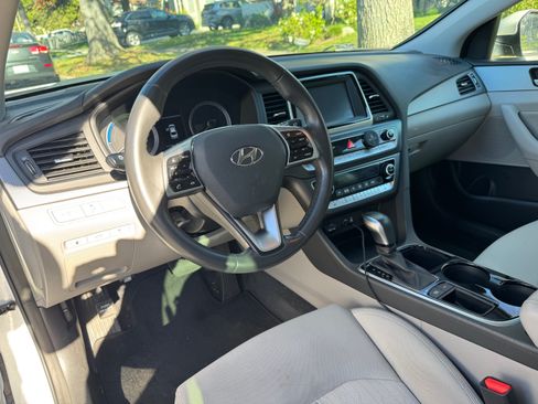 Used 2019 Hyundai Sonata Plug-In Hybrid image 9