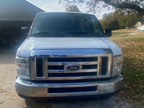 Used 2014 Ford E-350 and Econoline 350 XLT image 4