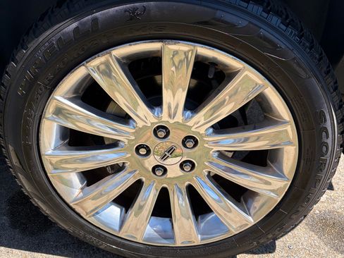 Used 2014 Lincoln MKX Sport Utility 4D w/ Equipment Group 102A image 17