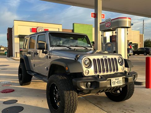 Used 2017 Jeep Wrangler Unlimited Sport w/ Max Tow Package AWD/4WD image 4
