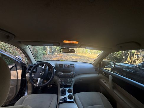 Used 2012 Toyota Highlander Limited w/ Tech Pkg image 9