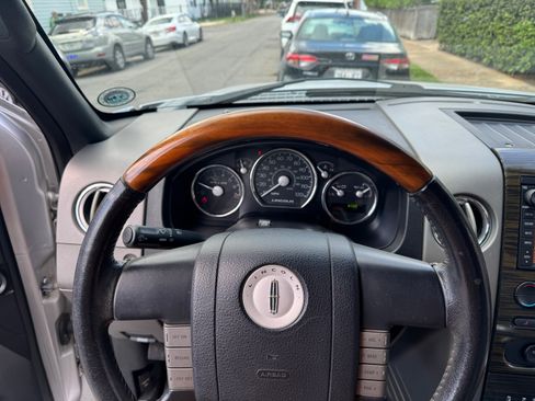 Used 2007 Lincoln Mark LT 2WD image 19
