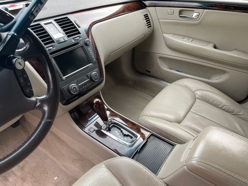 Used 2011 Cadillac DTS Premium image 2