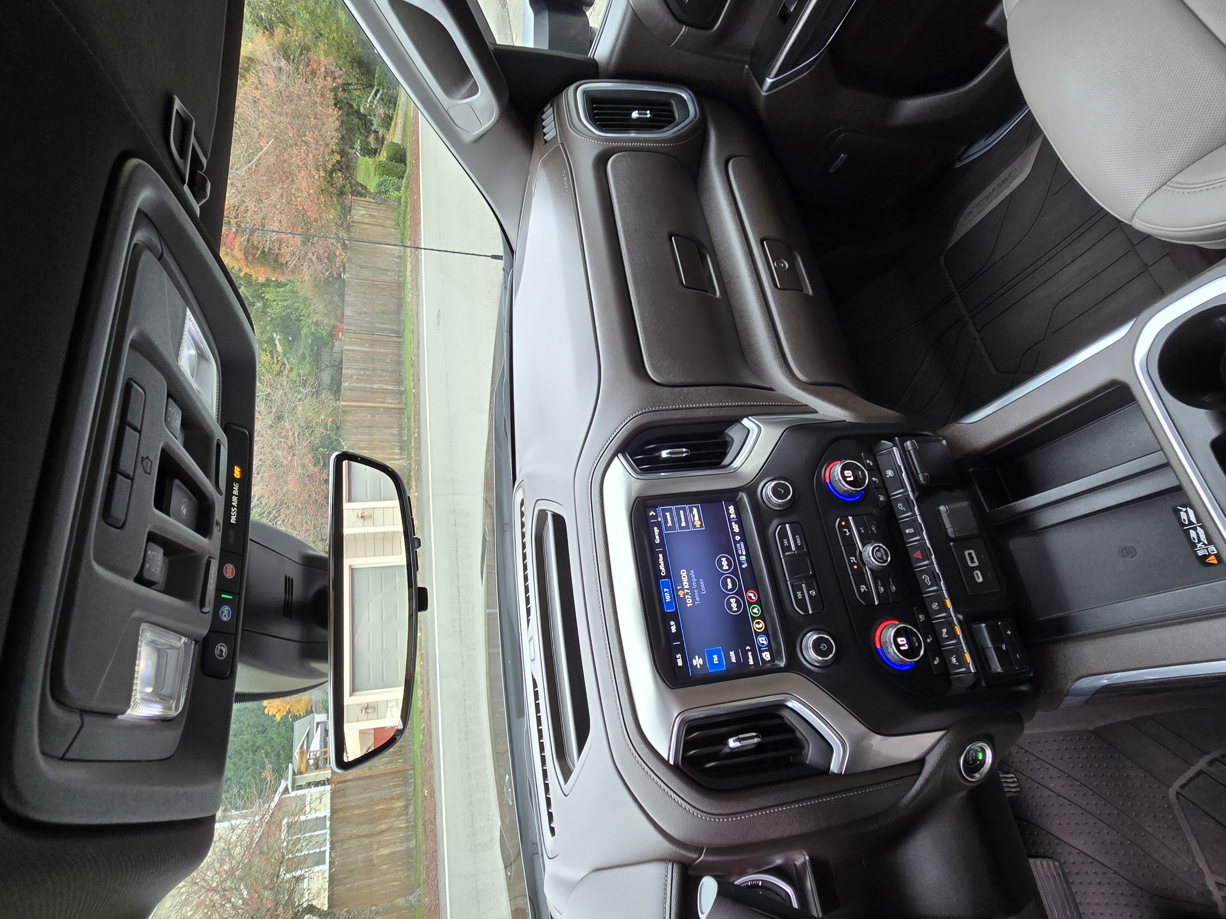 Used 2021 Chevrolet Silverado 1500 LTZ w/ LTZ Premium Package AWD/4WD image 17