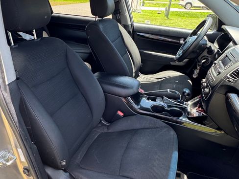 Used 2014 Kia Sorento LX AWD/4WD image 11
