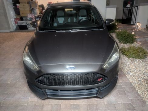 Used 2016 Ford Focus ST image 2