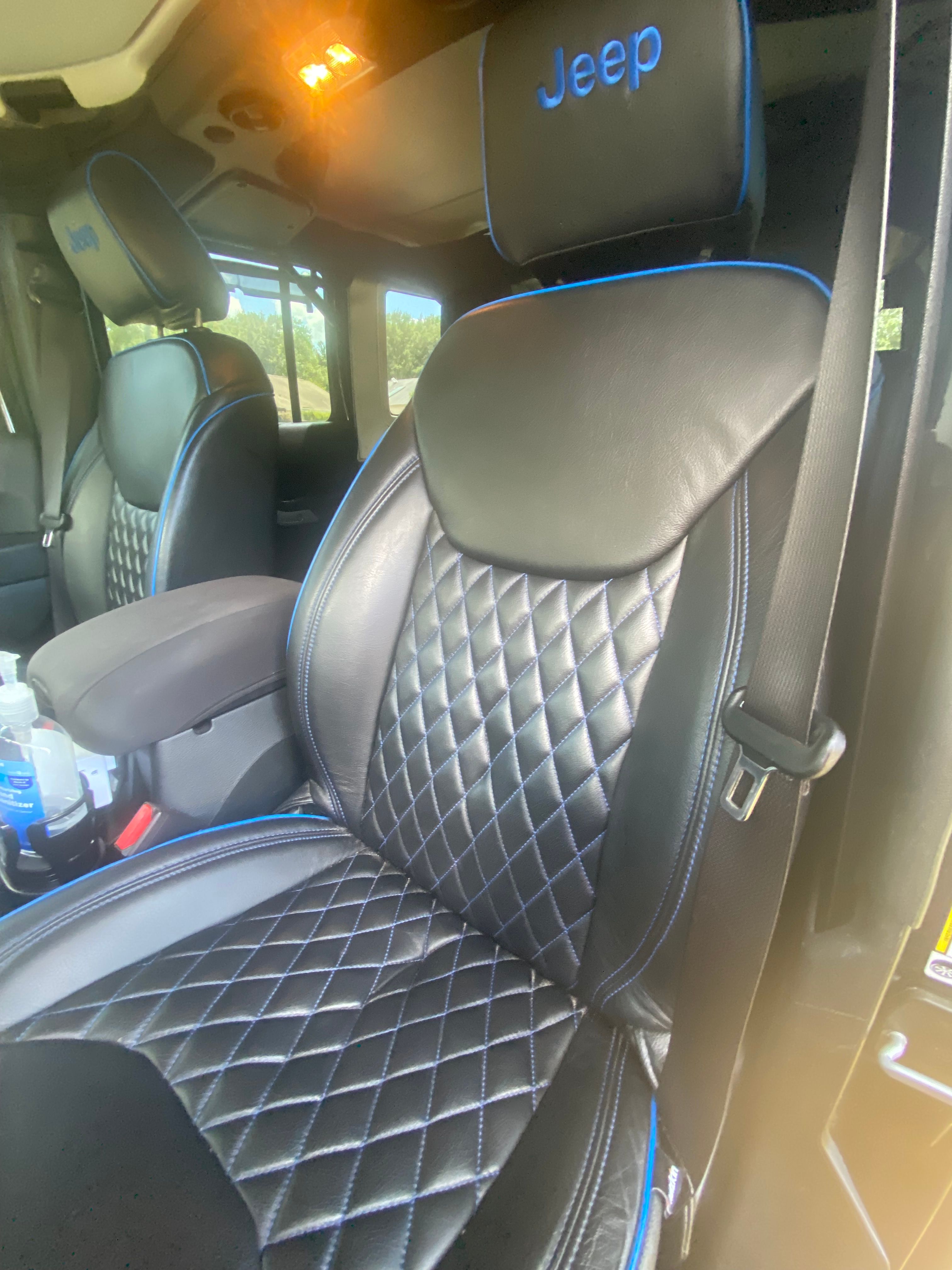 Used 2018 Jeep Wrangler Unlimited Sahara AWD/4WD image 9