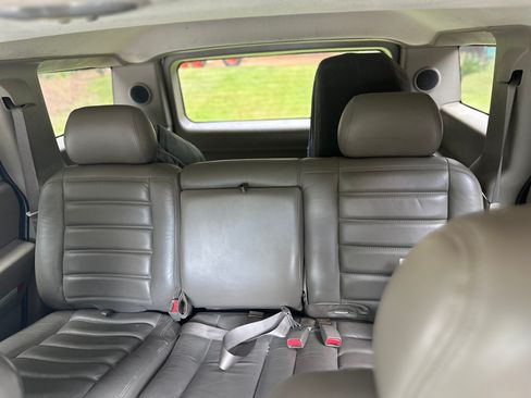 Used 2003 HUMMER H2 Luxury w/ Preferred Equipment Group image 8