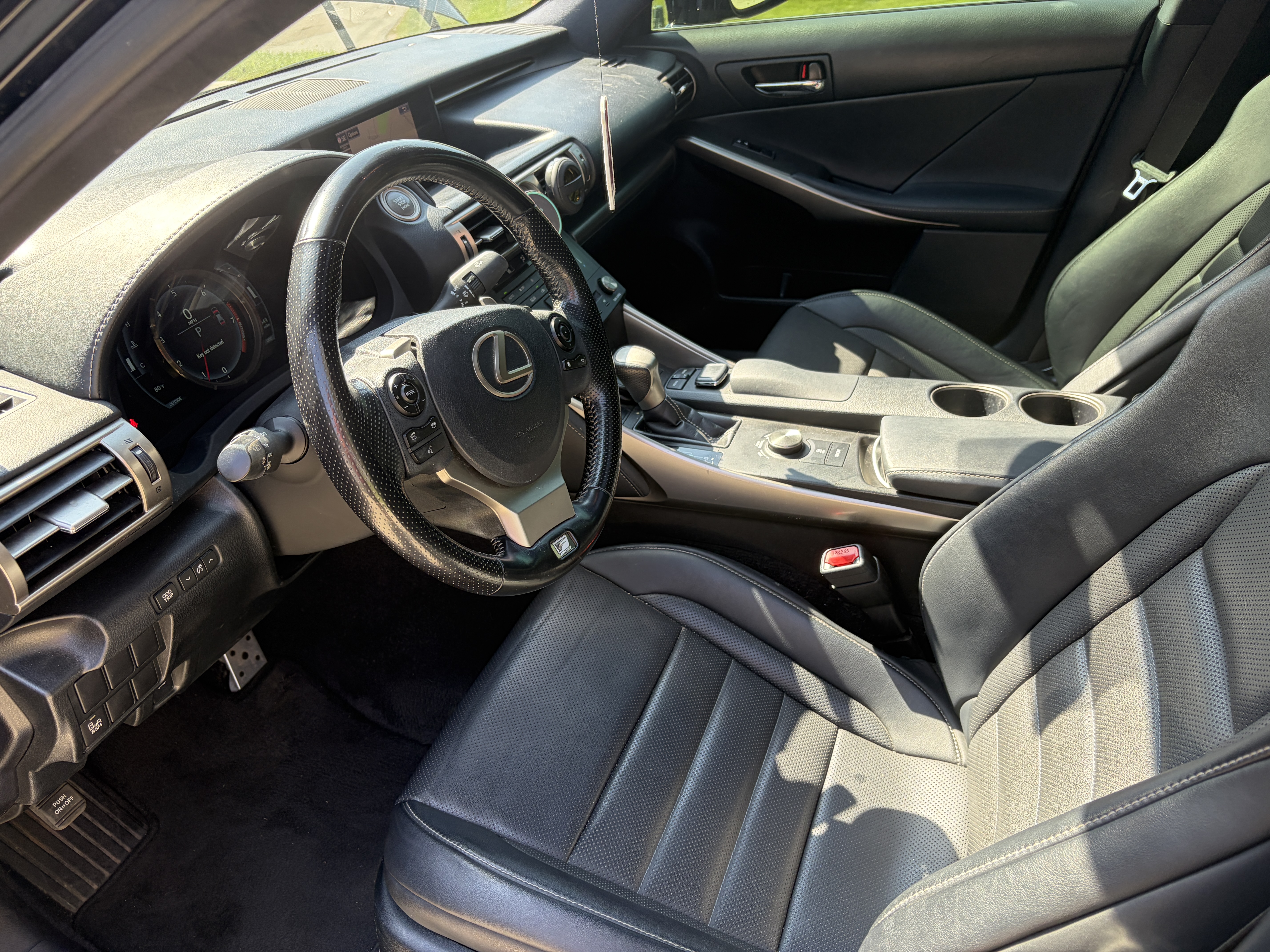 Used 2016 Lexus IS 300 AWD w/ F Sport Package image 4