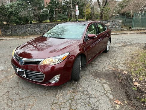 Used 2013 Toyota Avalon Limited image 1