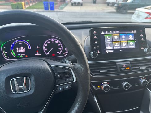 Used 2021 Honda Accord Hybrid image 6