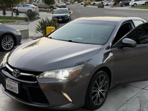 Used 2017 Toyota Camry XSE image 2