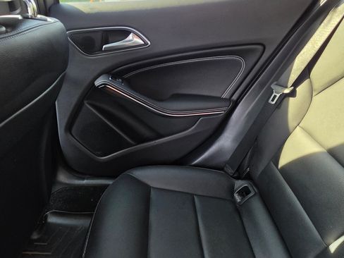 Used 2018 Mercedes-Benz GLA 250 4MATIC image 9