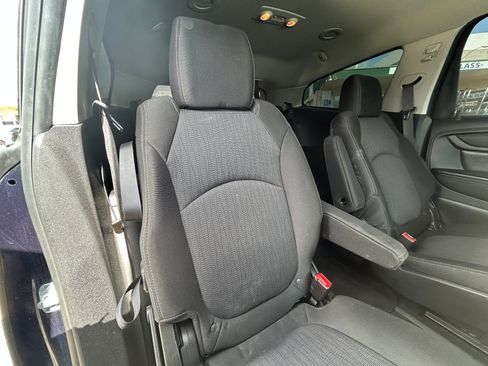 Used 2017 Chevrolet Traverse LT w/ Style and Technology Package image 12