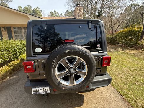 Used 2018 Jeep Wrangler Unlimited Sahara w/ LED Lighting Group image 10