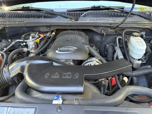 Used 2004 Chevrolet Suburban LT w/ Preferred Equipment Group AWD/4WD image 9