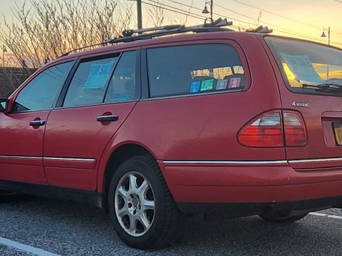 Used 1999 Mercedes-Benz E 320 4MATIC Wagon image 2