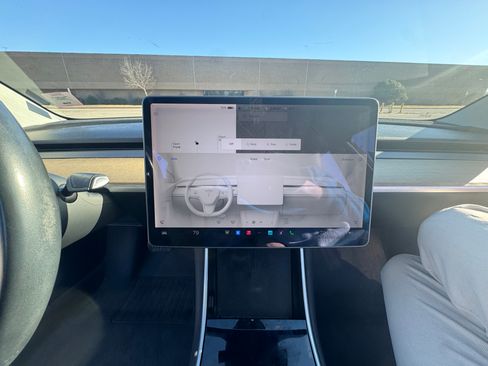 Used 2018 Tesla Model 3 Long Range image 16