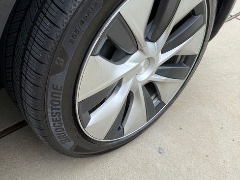 Used 2022 Tesla Model Y Long Range AWD/4WD image 12