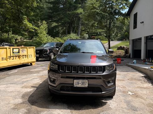 Used 2021 Jeep Compass Latitude w/ Sun and Sound Group AWD/4WD image 6