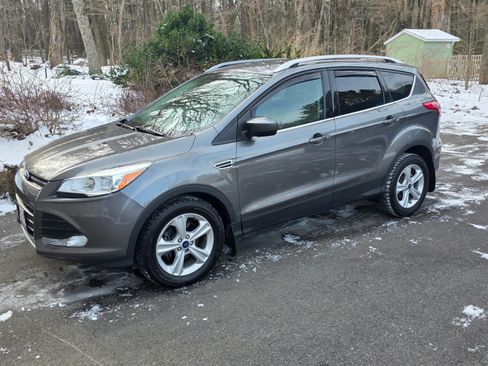 Used 2014 Ford Escape SE image 2