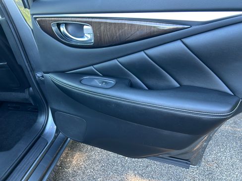 Used 2018 INFINITI Q50 Luxe w/ Essential Package (3.0T Luxe) AWD/4WD image 14