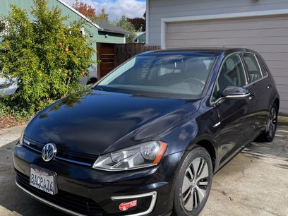 Used 2016 Volkswagen e-Golf SE w/ DC Fast Charging Package