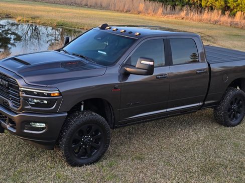 Used 2025 RAM 2500 Laramie image 2