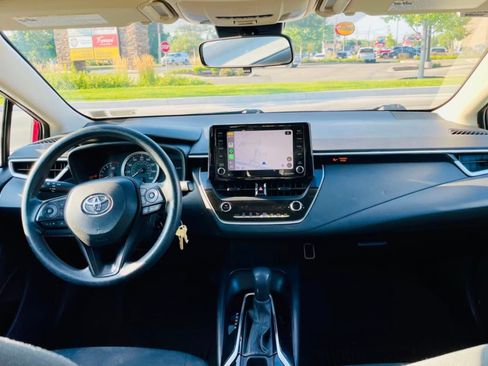 Used 2022 Toyota Corolla LE image 5