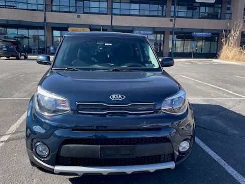 Used 2019 Kia Soul + image 2