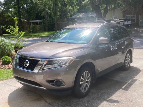 Used 2014 Nissan Pathfinder SV w/ Trailer Tow Package AWD/4WD image 7