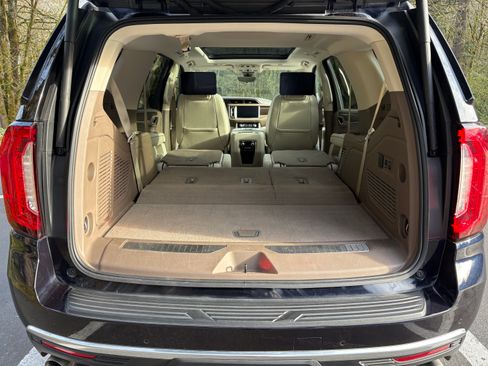Used 2021 GMC Yukon Denali w/ Denali Premium Package image 25