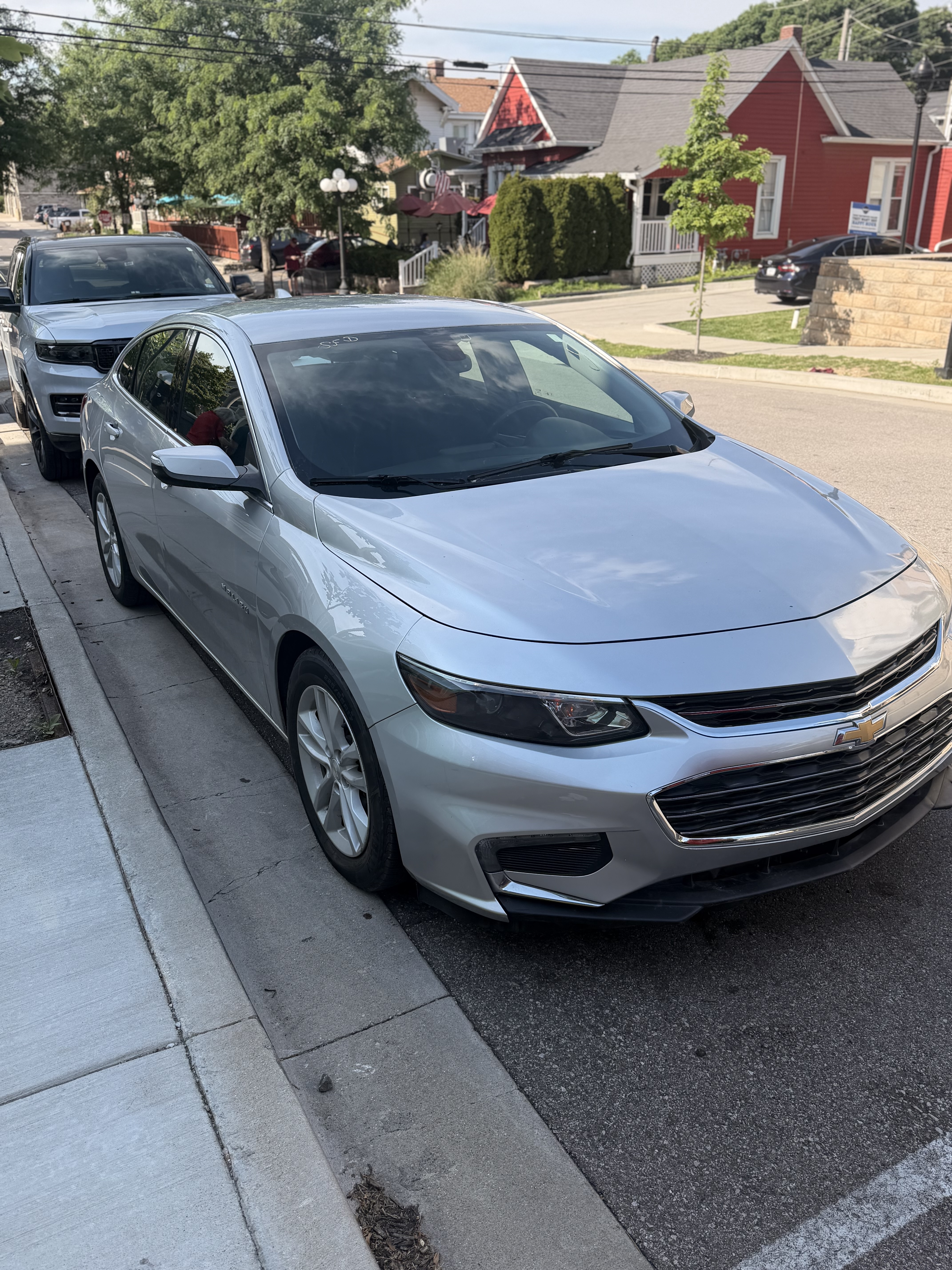 Used 2017 Chevrolet Malibu LT FWD image 4