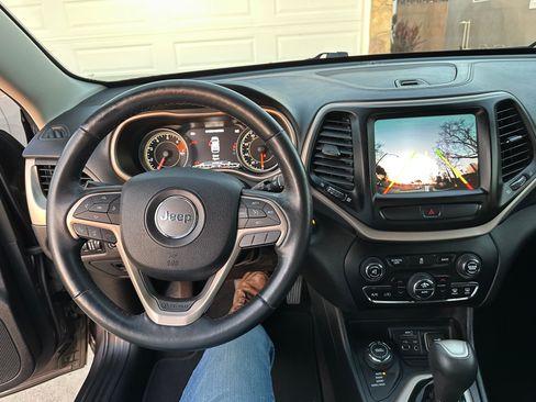 Used 2016 Jeep Cherokee Limited w/ Luxury Group image 17