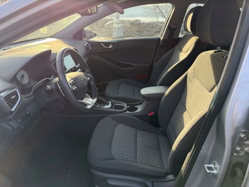 Used 2019 Hyundai Ioniq Plug-In Hybrid image 13