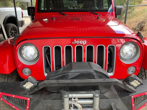 Used 2017 Jeep Wrangler Sahara w/ Connectivity Group AWD/4WD image 1