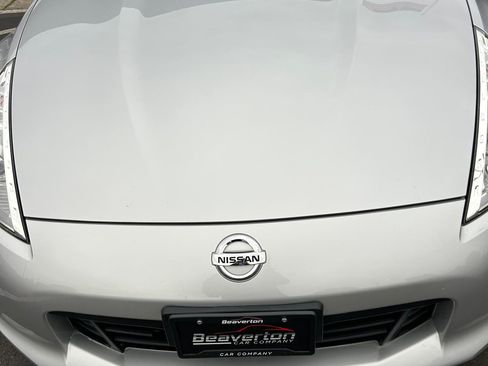 Used 2017 Nissan 370Z Coupe RWD image 2
