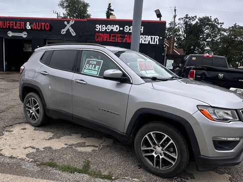Used 2018 Jeep Compass Latitude w/ Popular Equipment Group AWD/4WD image 4