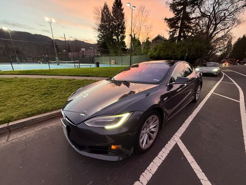 Used 2017 Tesla Model S 75D image 1