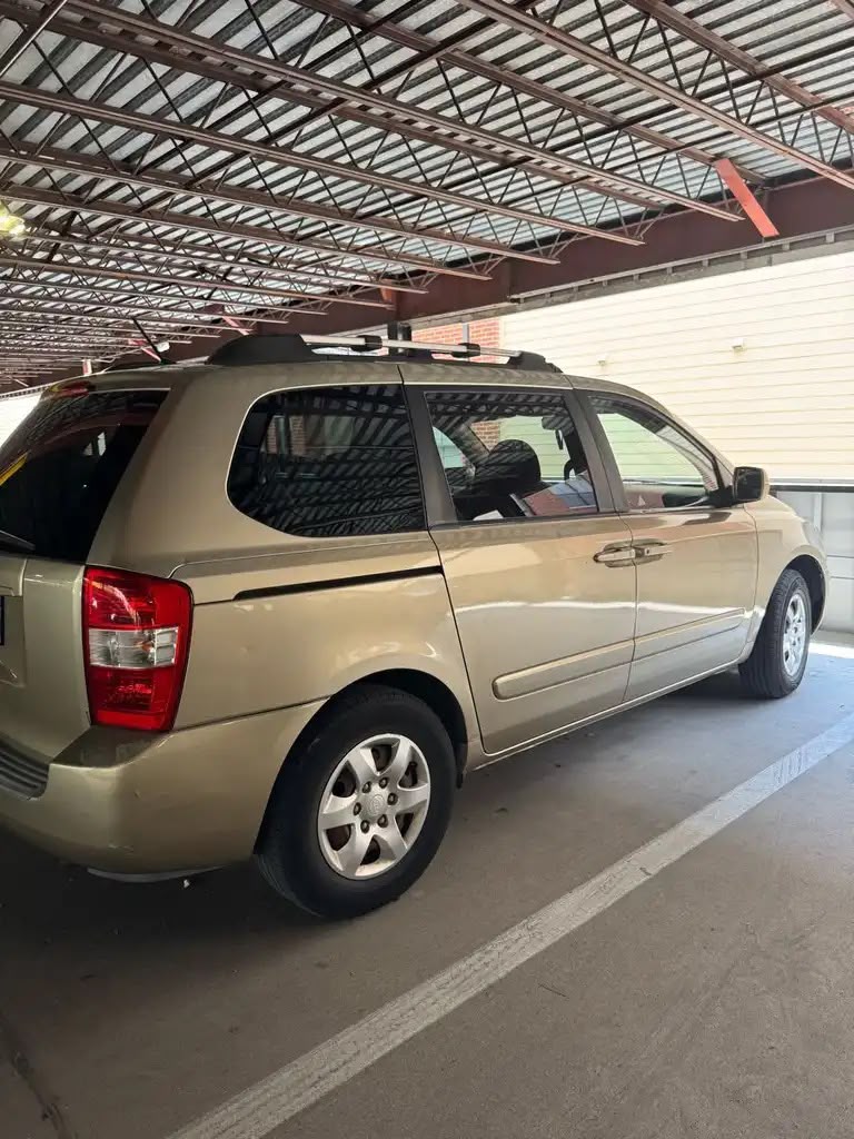 Used 2007 Kia Sedona w/ Convenience Pkg FWD image 8