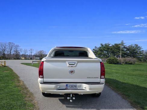 Used 2012 Cadillac Escalade EXT Luxury image 8