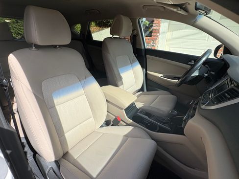 Used 2017 Hyundai Tucson Sport FWD image 4