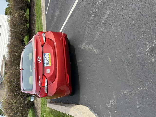 Used 2013 Hyundai Elantra GLS w/ Preferred Pkg FWD image 2