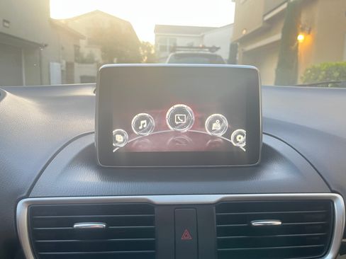 Used 2016 MAZDA MAZDA3 i Sport image 10