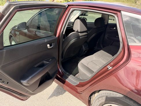 Used 2019 Kia Optima LX image 11