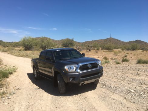 Used 2015 Toyota Tacoma 4x4 Double Cab w/ TRD Off-Road Package image 4